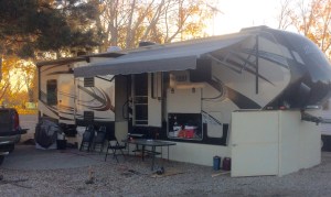 fifth wheel RV camp