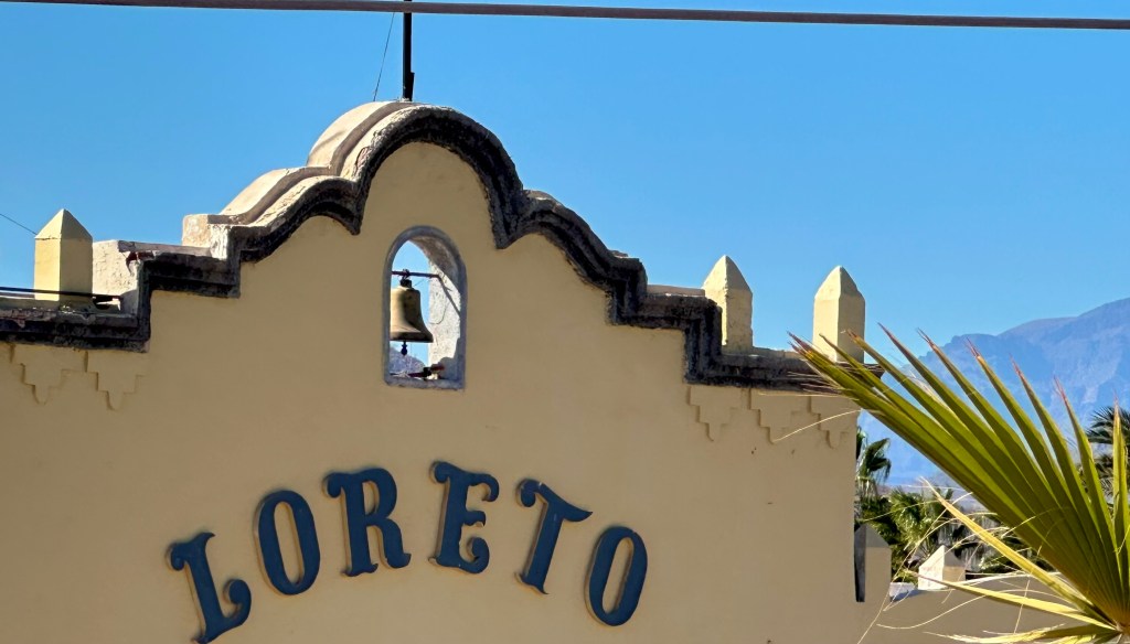 outline of the Loreto, Mexico police station roof